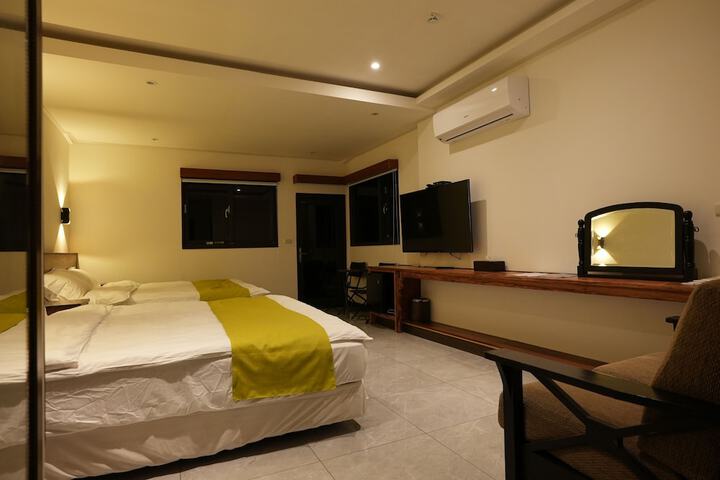 Room 12 of 37