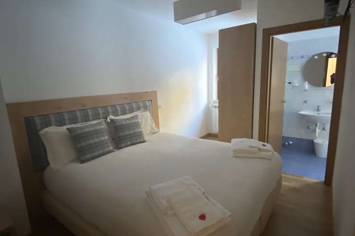 Room 9 of 52