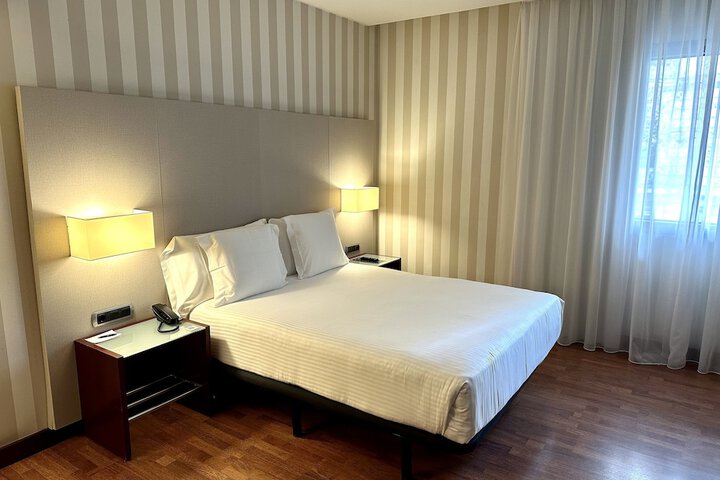 Room 12 of 37