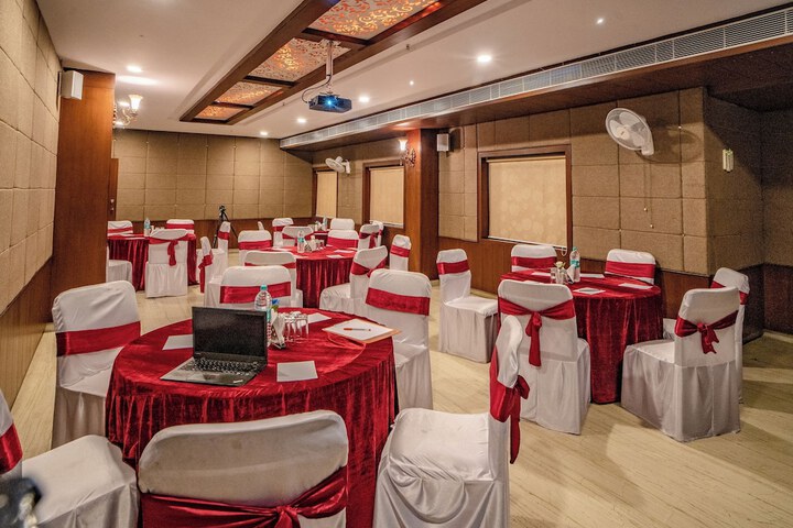 Ballroom/Hall 55 of 64