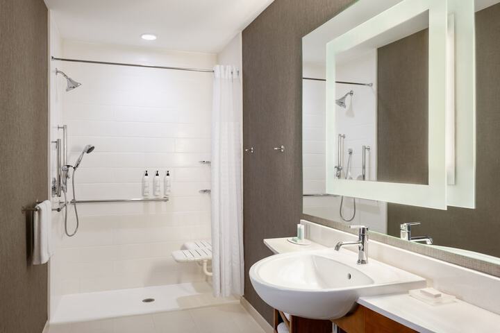 Room 8 of 26