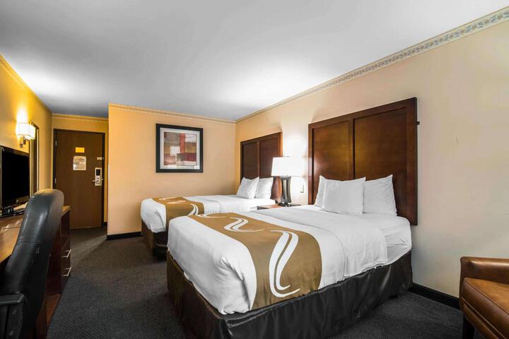 1 King Bed (5 of 6)