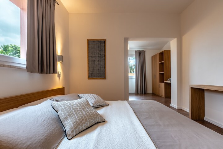 Room 5 of 52