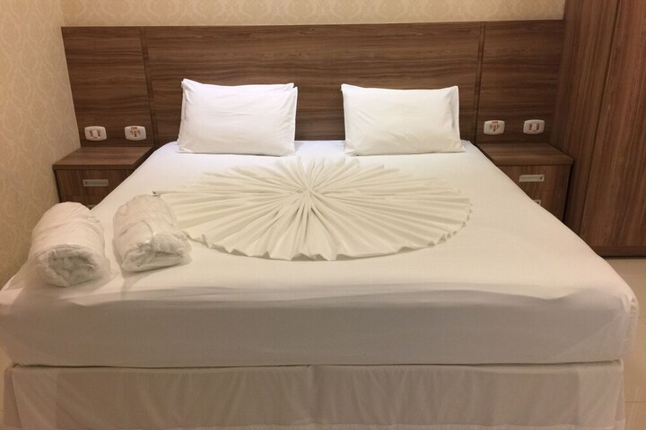Room 13 of 42