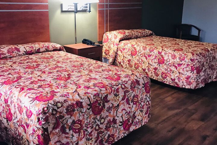 Deluxe 2 Queen Beds (2 of 12)