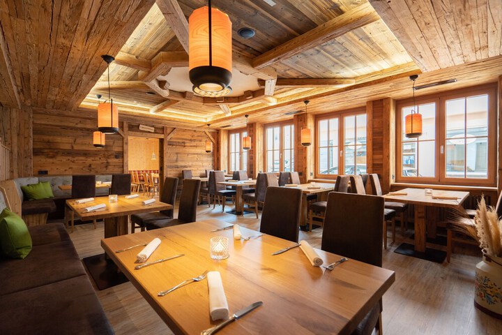 Dining 44 of 62