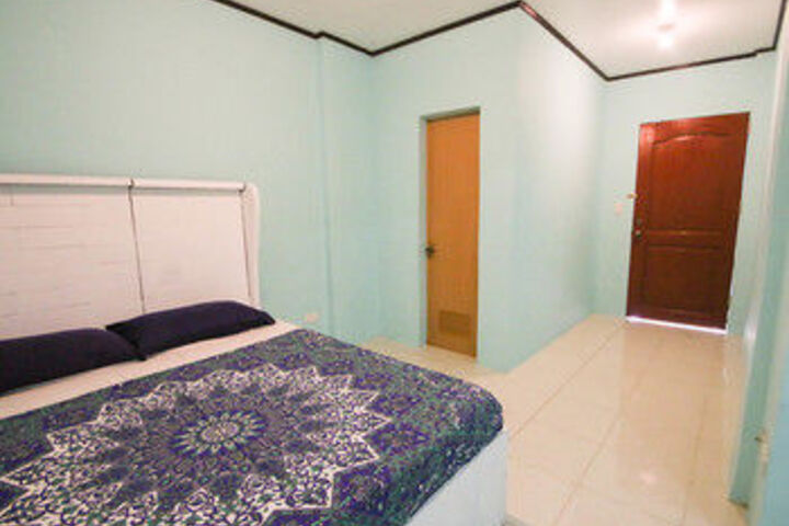 Room 21 of 32