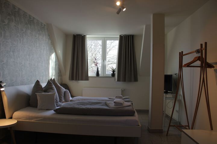 Room 10 of 29