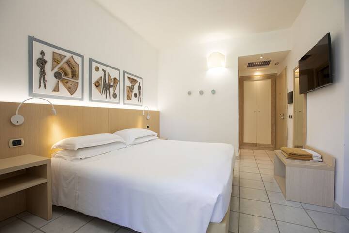 Room 27 of 166