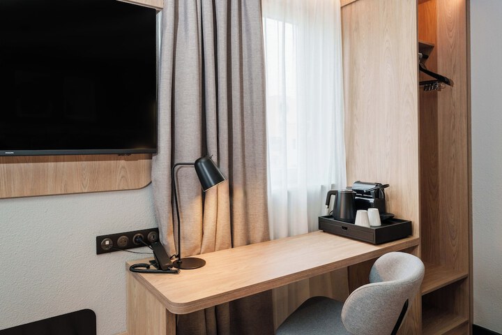 Room 6 of 110