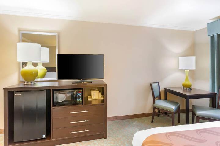 Room 16 of 34