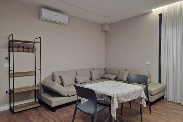Room 27 of 48