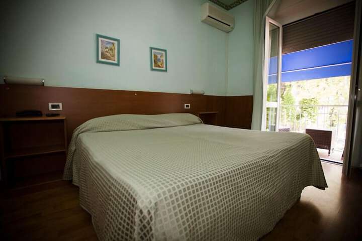 Room 26 of 119