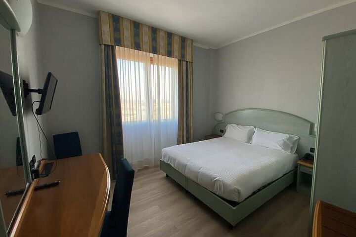 Room 22 of 38