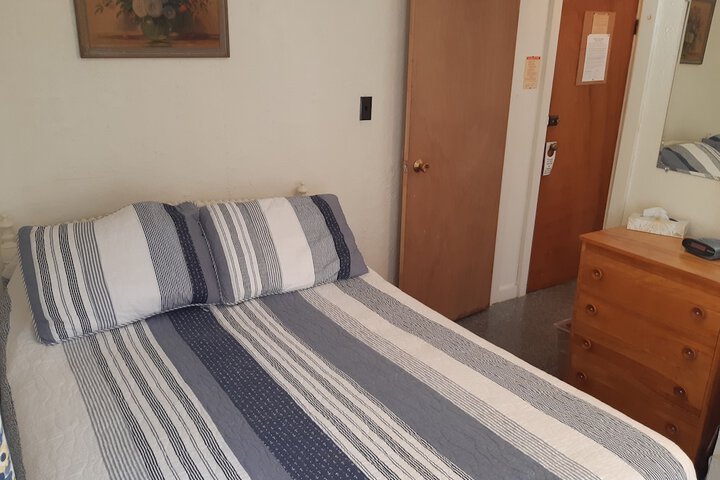 Room 53 of 215