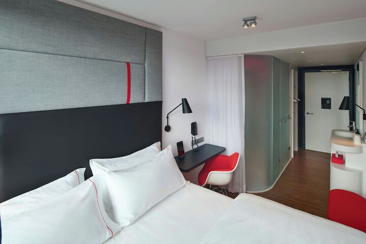 Room 18 of 71