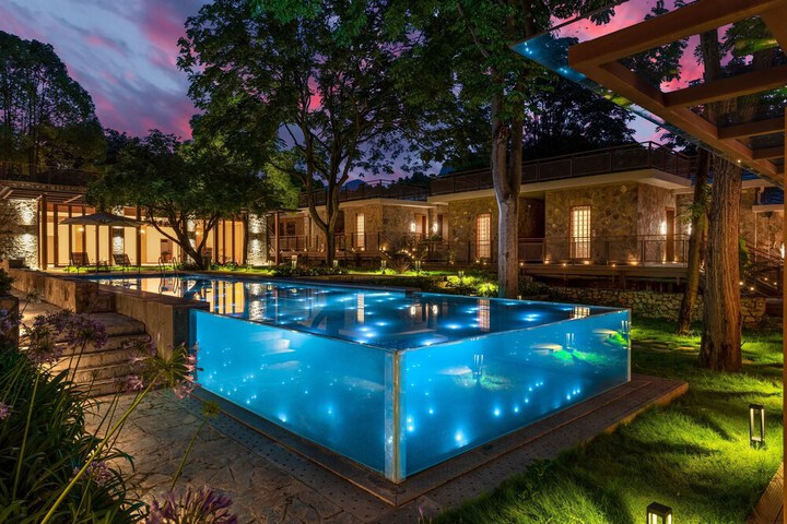 Pool 16 of 40