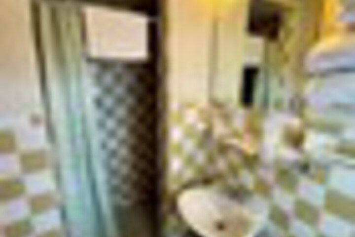 Room 65 of 102