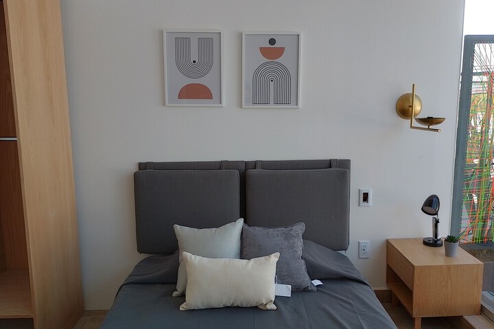 Room 4 of 5