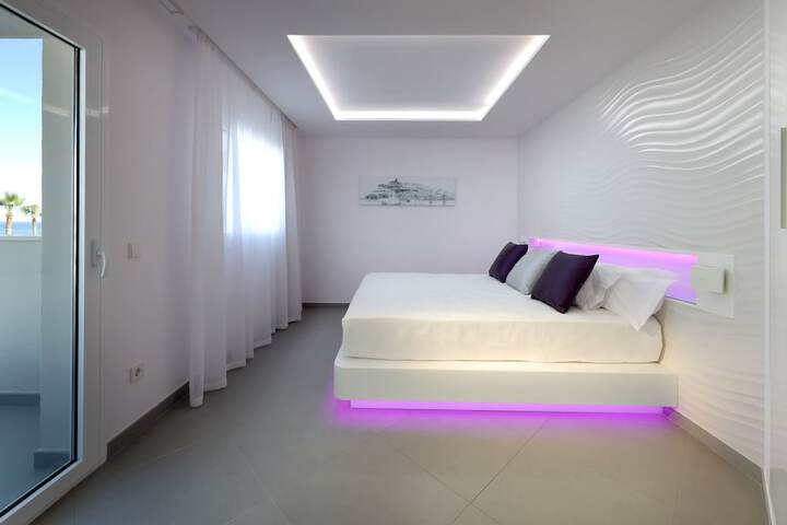 Room 6 of 167