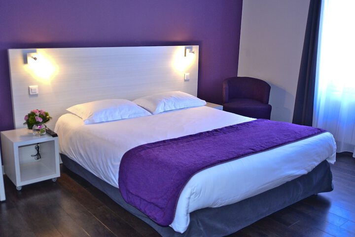 Room 6 of 18