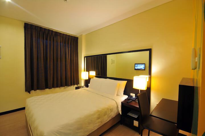 Room 6 of 19