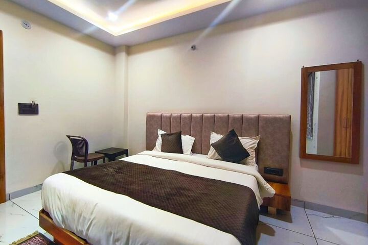 Room 14 of 32