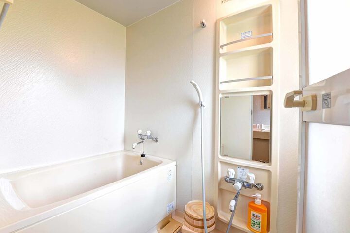 Room 5 of 6