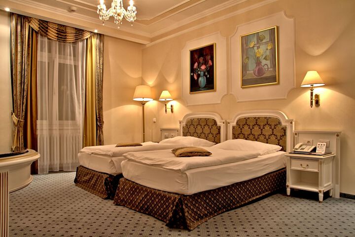 Room 10 of 64