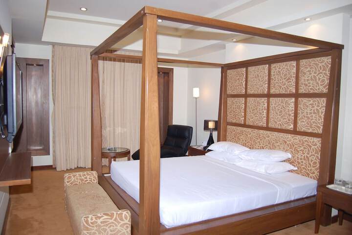 Room 6 of 40