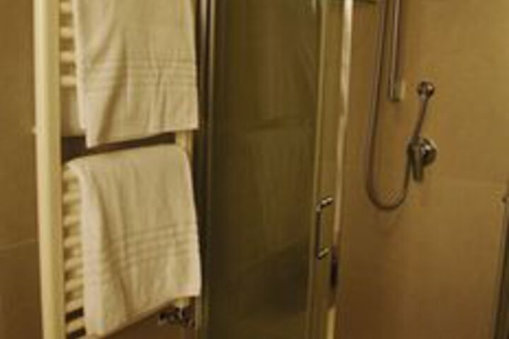 Room 22 of 32