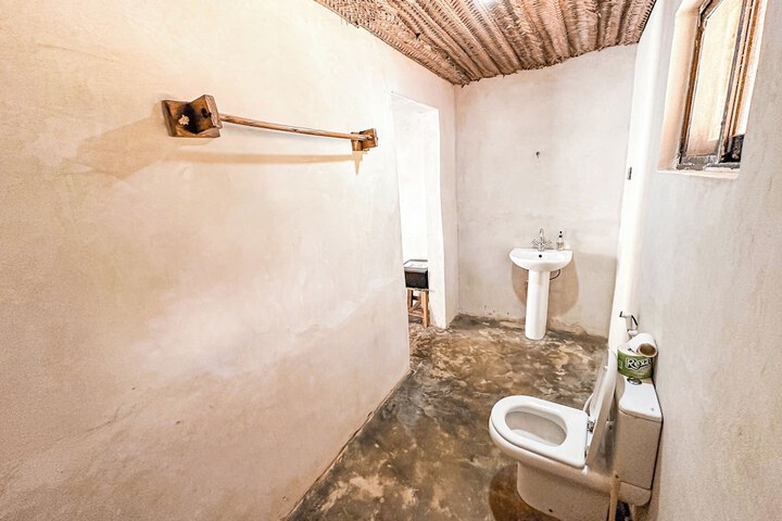 Room 27 of 48