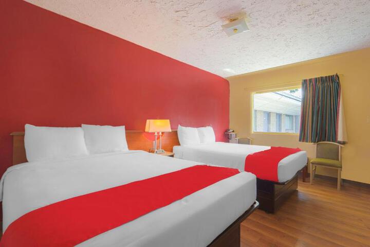 1 King Bed (3 of 11)