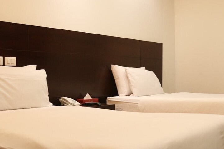 Room 8 of 34