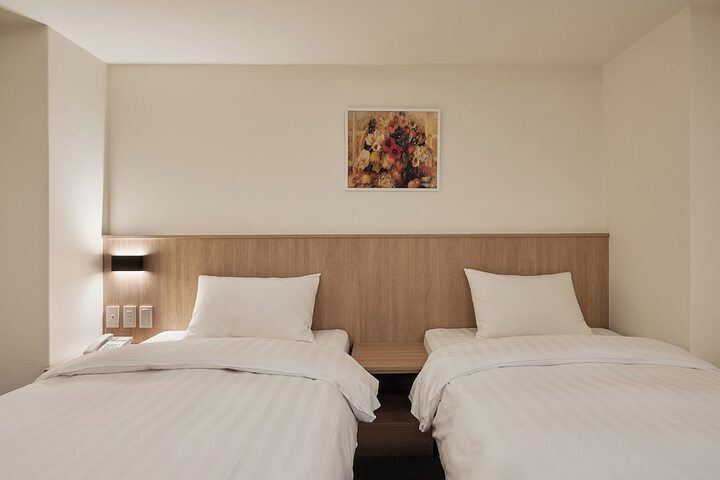 Room 8 of 23