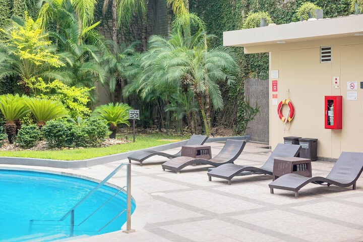 Pools & Facilities