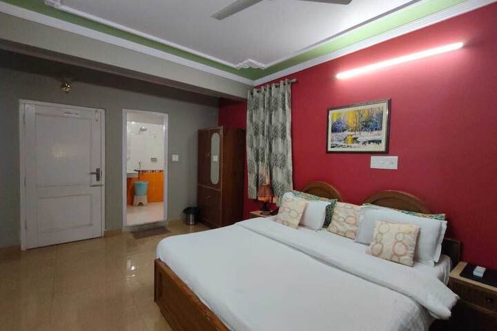 Room 13 of 33