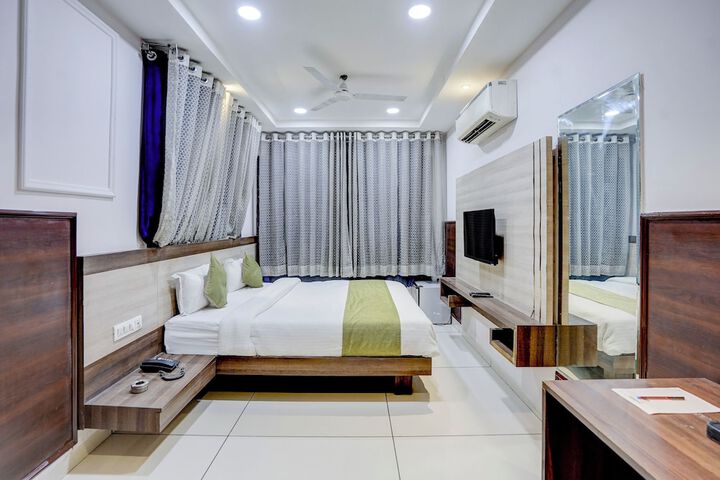 Room 14 of 32
