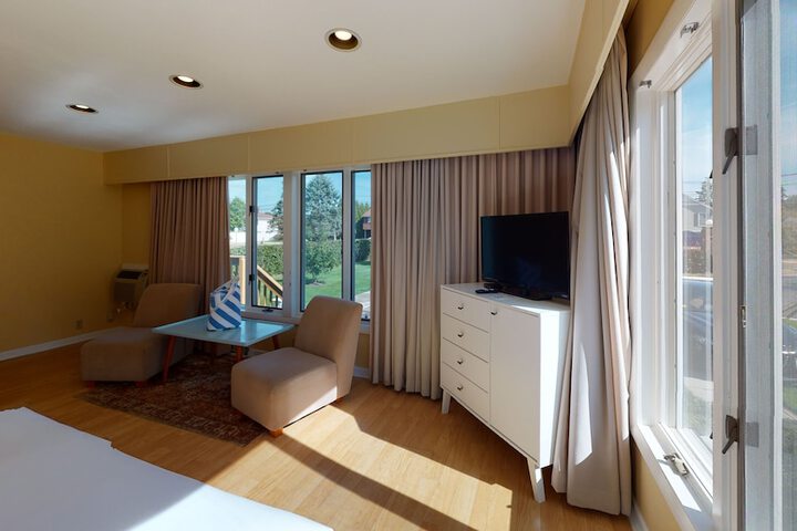 Room 32 of 85