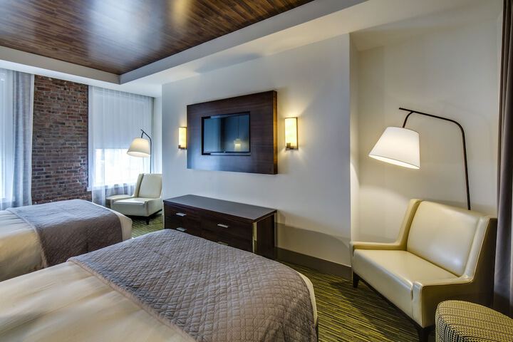 Superior Queen Bed (3 of 6)