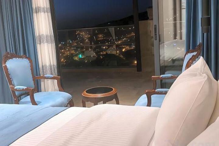 Room 20 of 37