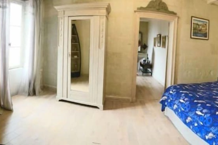 Room 10 of 68