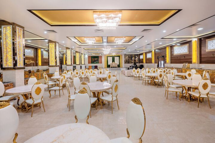 Ballroom/Hall 106 of 123
