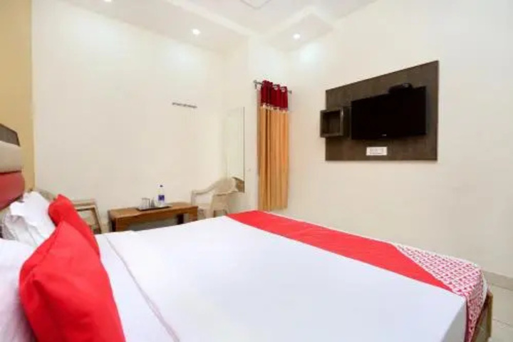 Room 5 of 14
