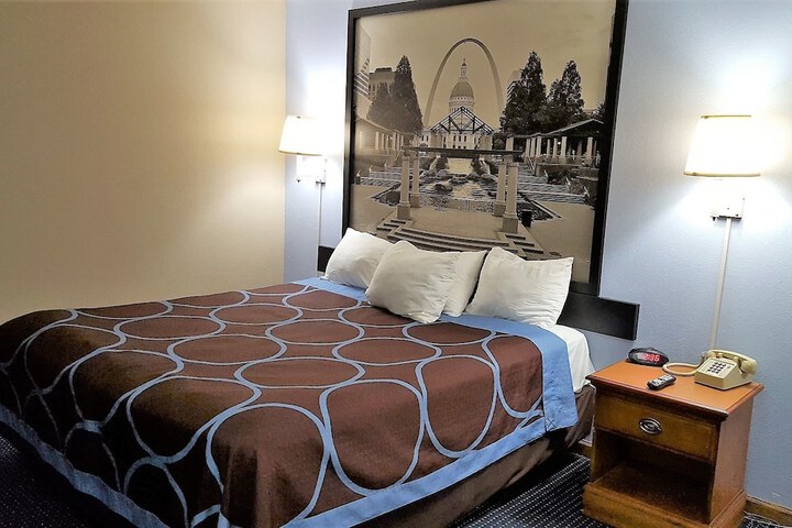 1 King Bed (6 of 9)