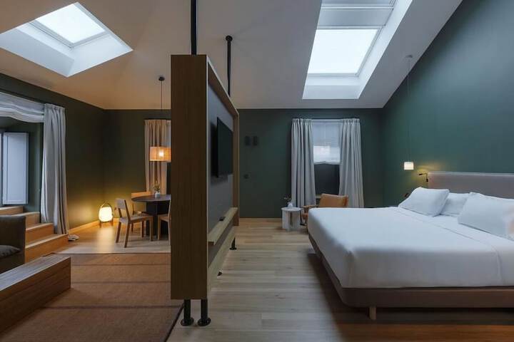 Room 49 of 90