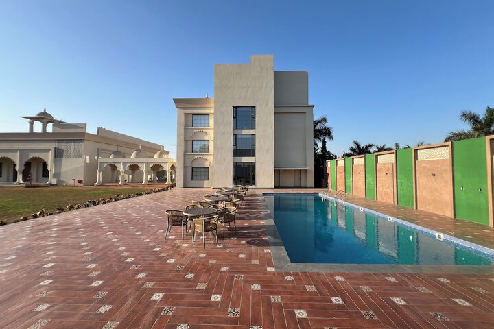 Pool 49 of 70