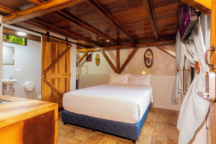 Room 9 of 48