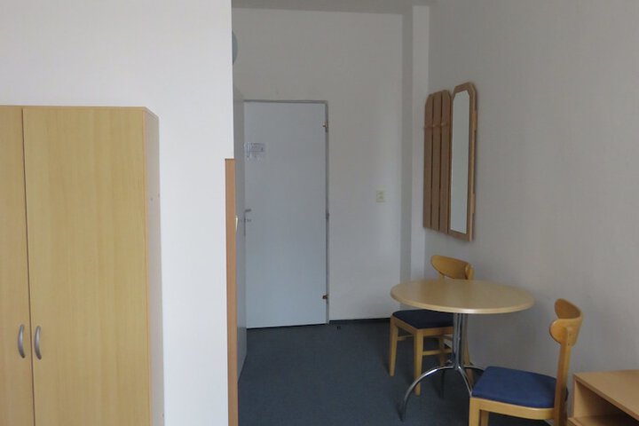Room 8 of 31