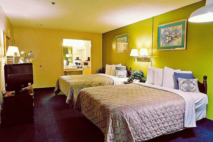 2 Double Beds (7 of 8)